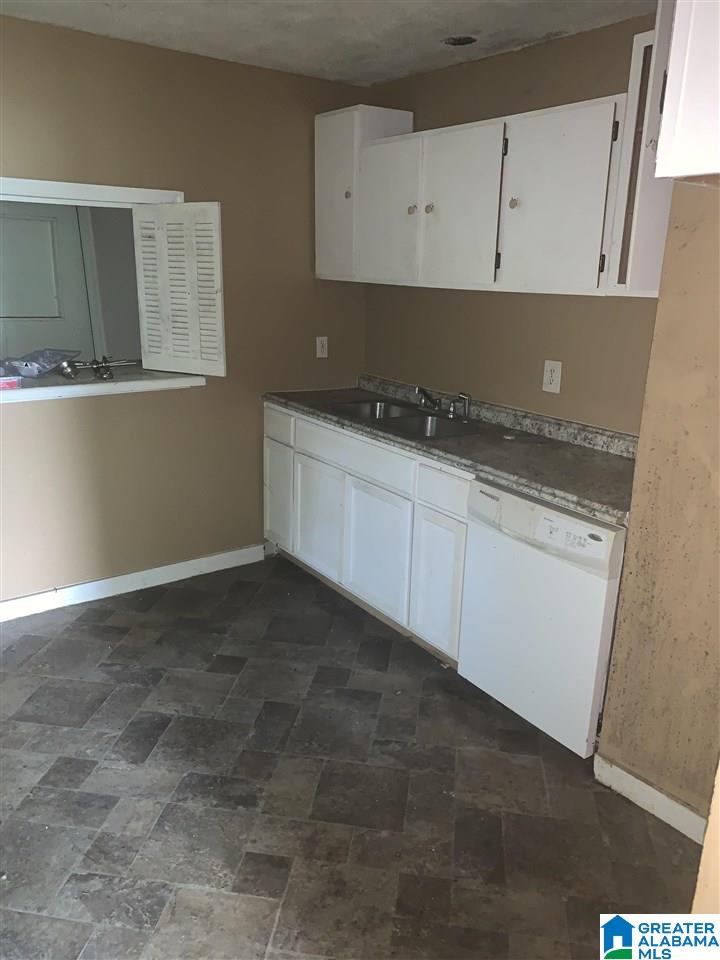 561 Seminole Circle Fairfield, AL 35064 - Photo 2 of 6