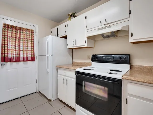 $1,900 | 2221 Timberwood Circle South, Tallahassee, FL 32304