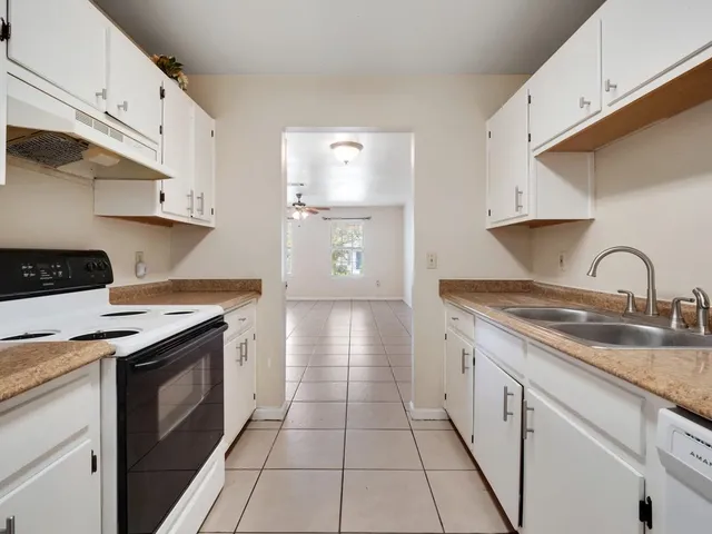 $1,900 | 2221 Timberwood Circle South, Tallahassee, FL 32304