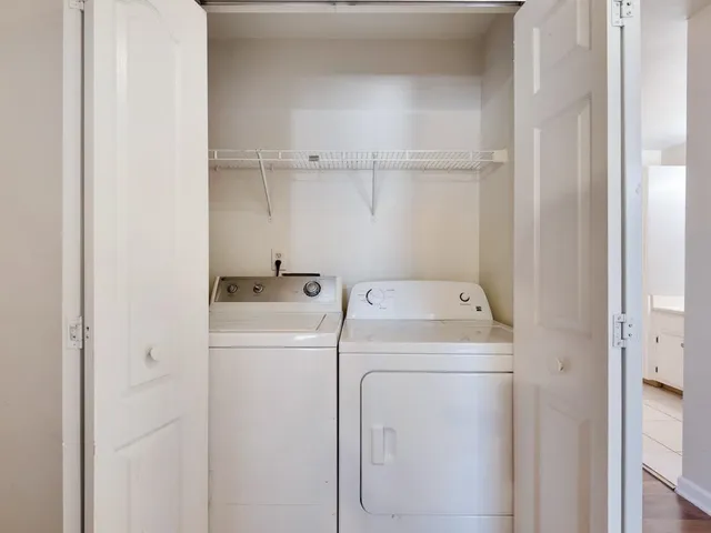 $1,900 | 2221 Timberwood Circle South, Tallahassee, FL 32304