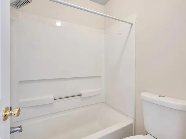 $1,900 | 2221 Timberwood Circle South, Tallahassee, FL 32304