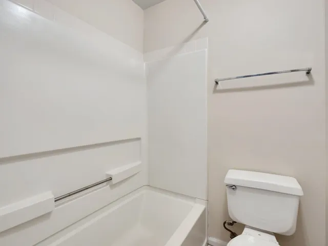 $1,900 | 2221 Timberwood Circle South, Tallahassee, FL 32304