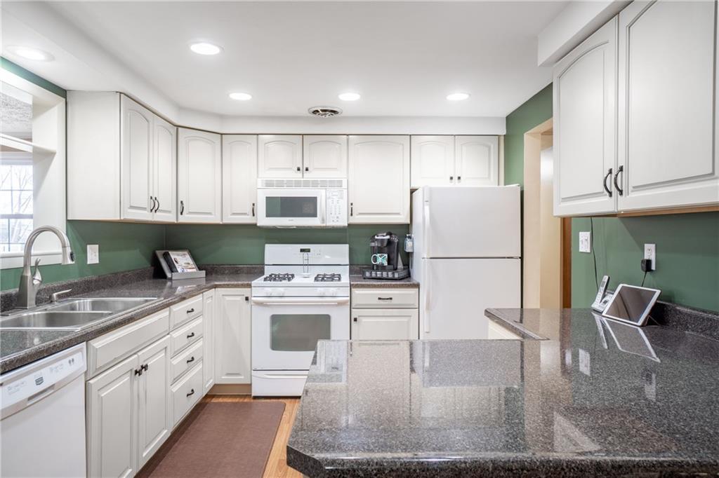 2017 Cutter Drive McKees Rocks, PA 15136 - Photo 11 of 25