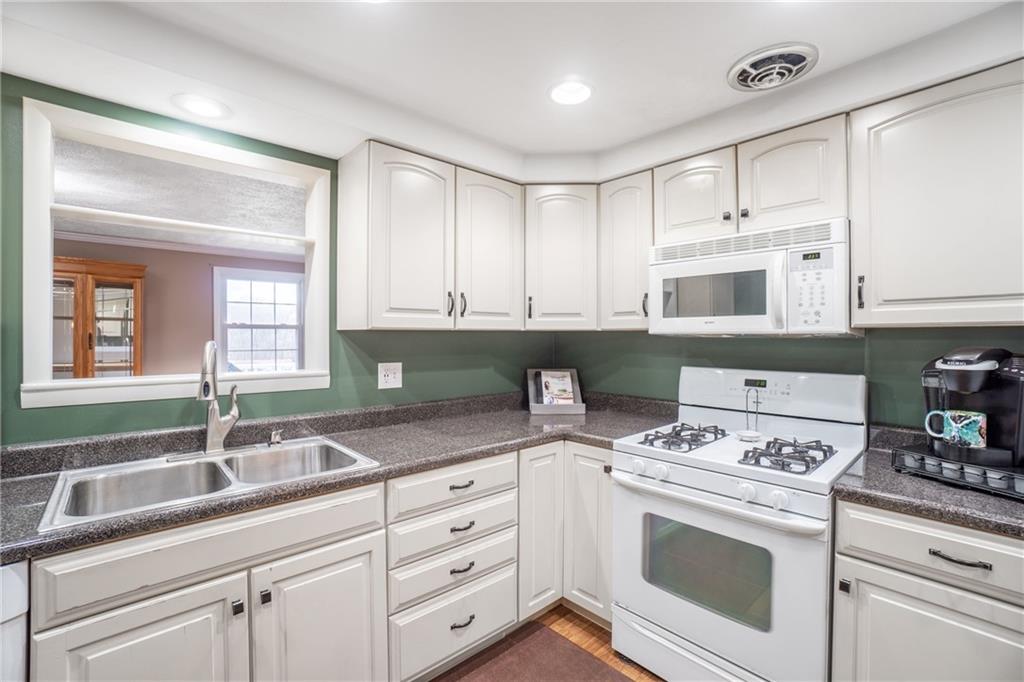 2017 Cutter Drive McKees Rocks, PA 15136 - Photo 12 of 25