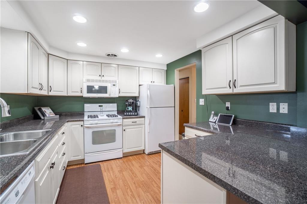 2017 Cutter Drive McKees Rocks, PA 15136 - Photo 9 of 25