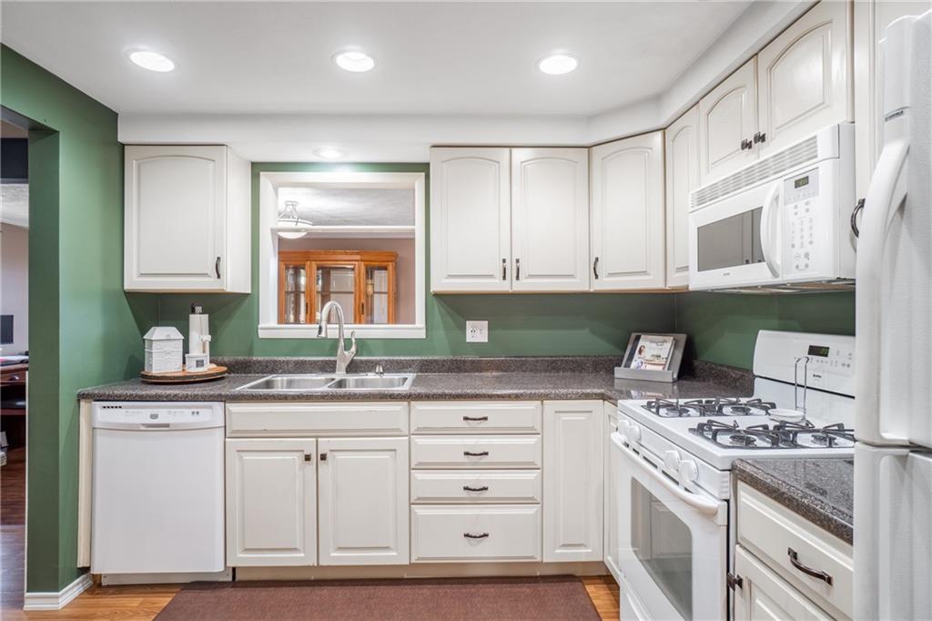 2017 Cutter Drive McKees Rocks, PA 15136 - Photo 10 of 25