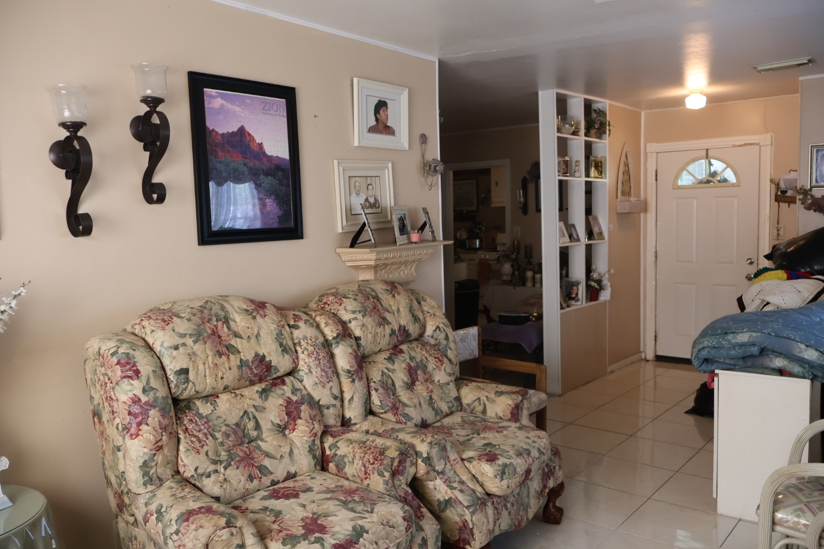 13350 Granada Street Houston, TX 77015 - Photo 5 of 25 Living room and front door