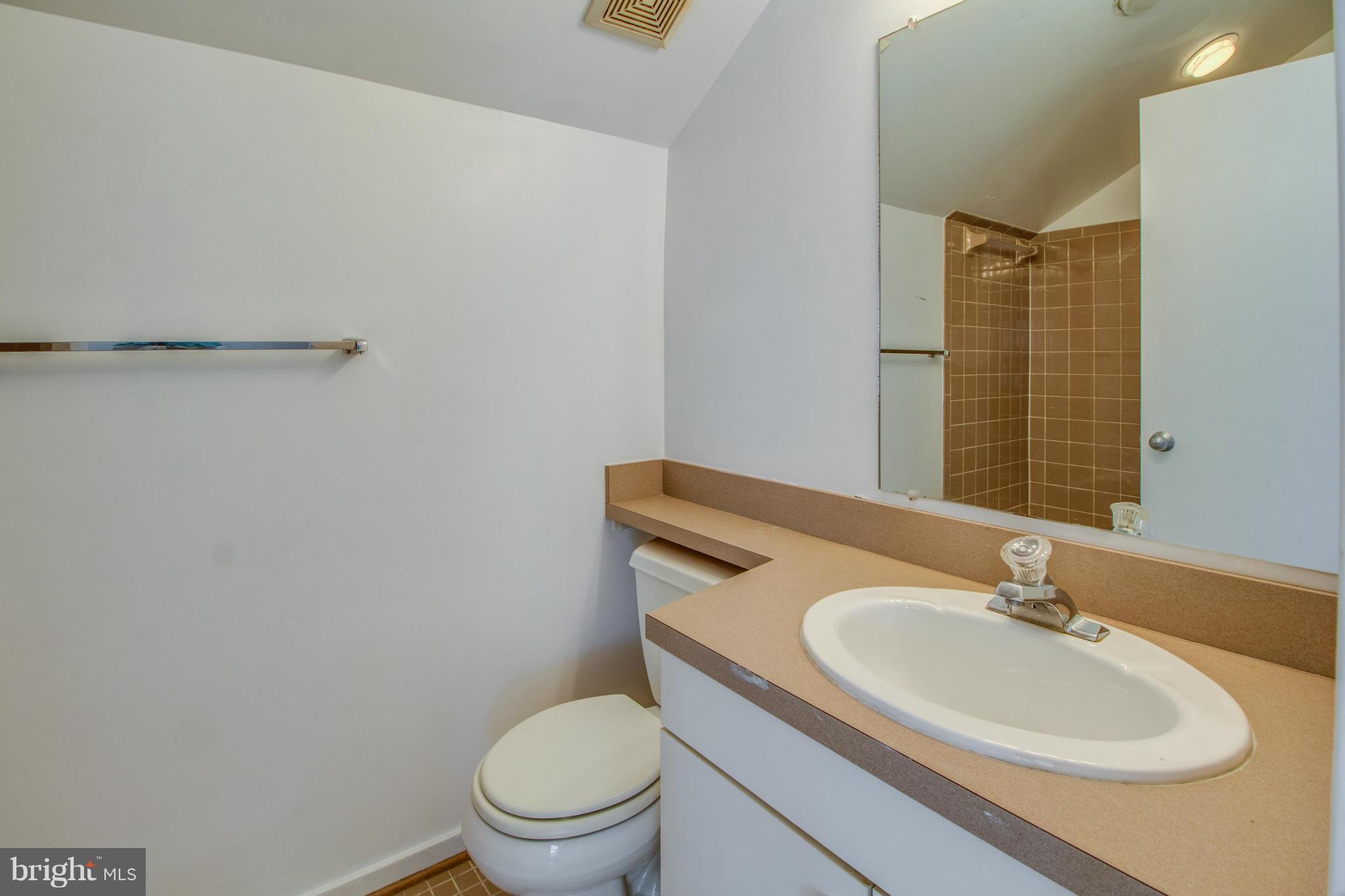 1673 Cedar Hollow Way Reston, VA 20194 - Photo 17 of 30 Upper Level Hall Bath