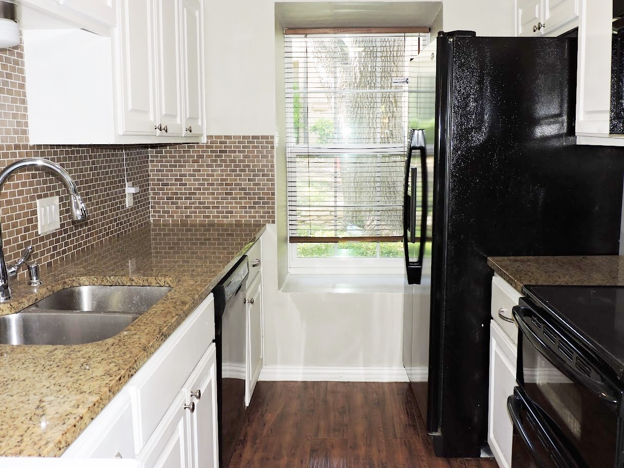 6627 Valleyside Road Austin, TX 78731 - Photo 11 of 37