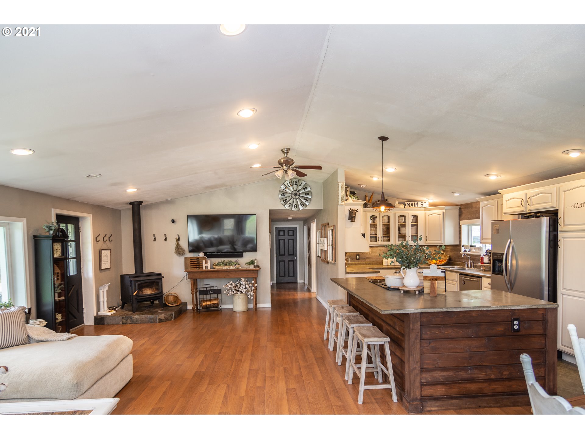 51998 Big Creek Road Myrtle Point, OR 97458 - Photo 18 of 32 a living room with kitchen furniture and a wooden floor