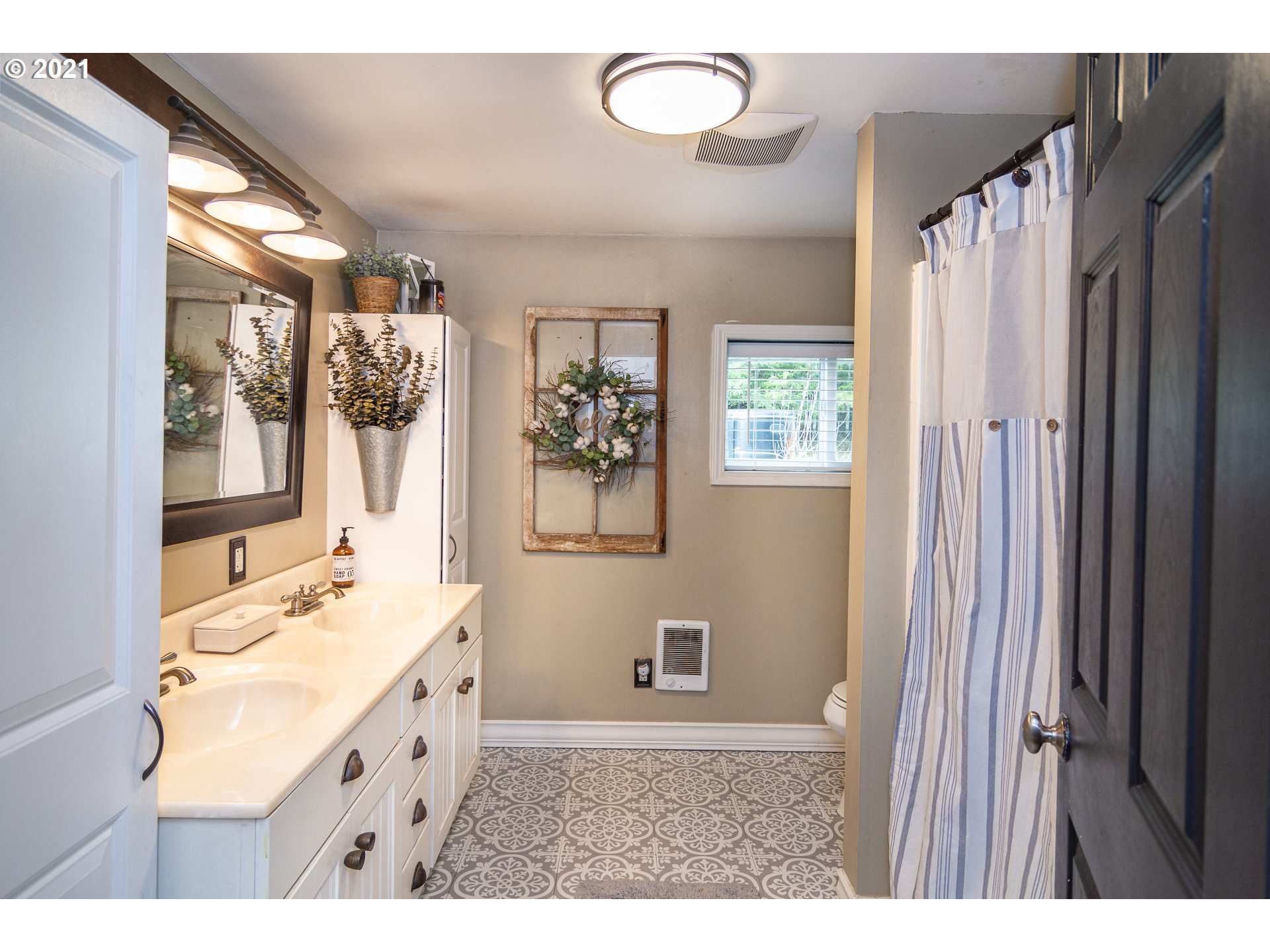 51998 Big Creek Road Myrtle Point, OR 97458 - Photo 21 of 32 a bathroom with a sink a mirror and a shower