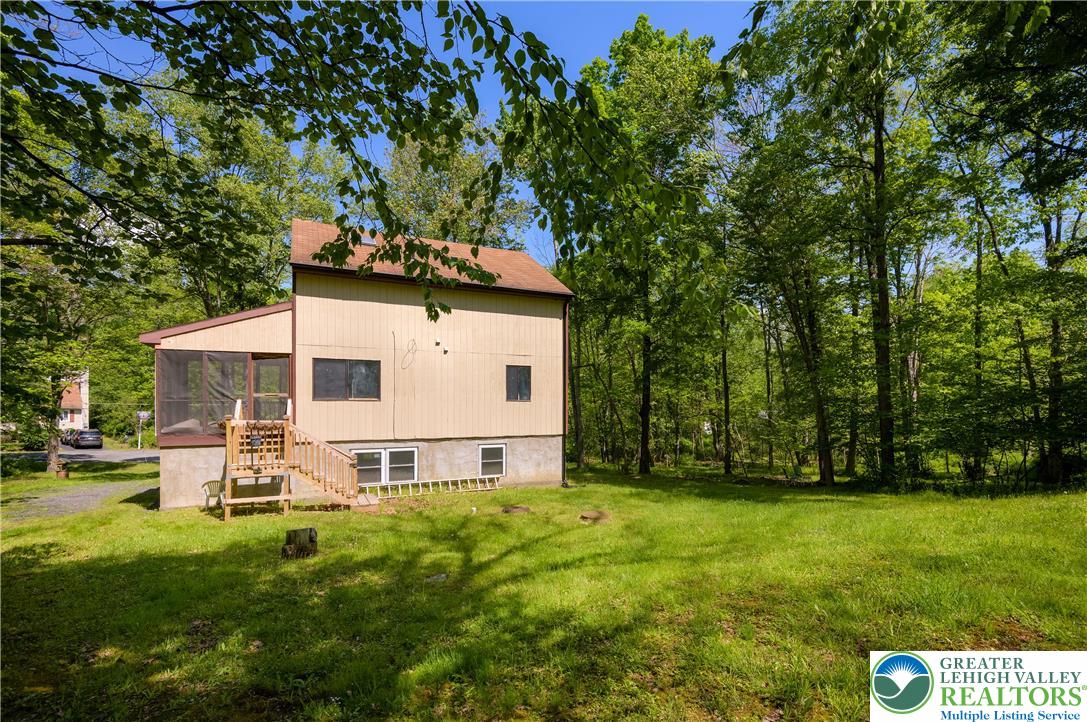 218 Blue Jay Court Bushkill, PA 18324 - Photo 7 of 37