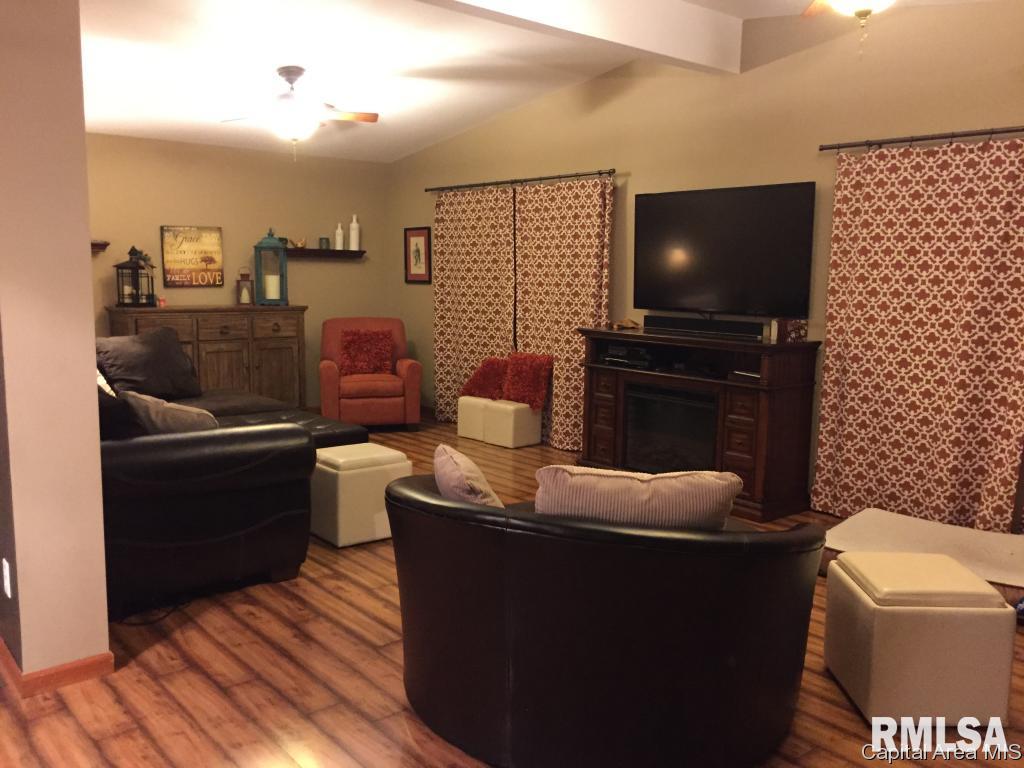 18 Drake Road Jacksonville, IL 62650 - Photo 5 of 19