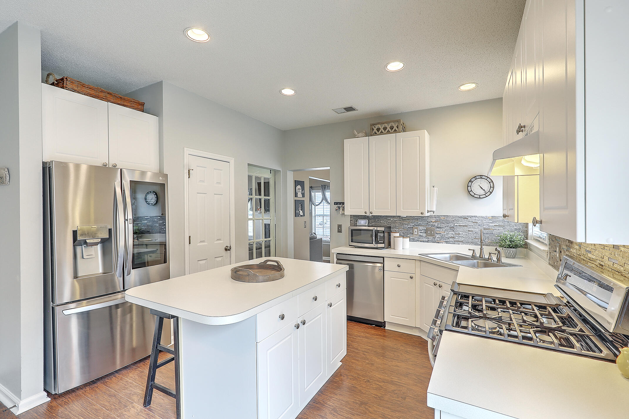 556 Carters Grove Road Charleston, SC 29414 - Photo 16 of 34 Well layed ut kithcen