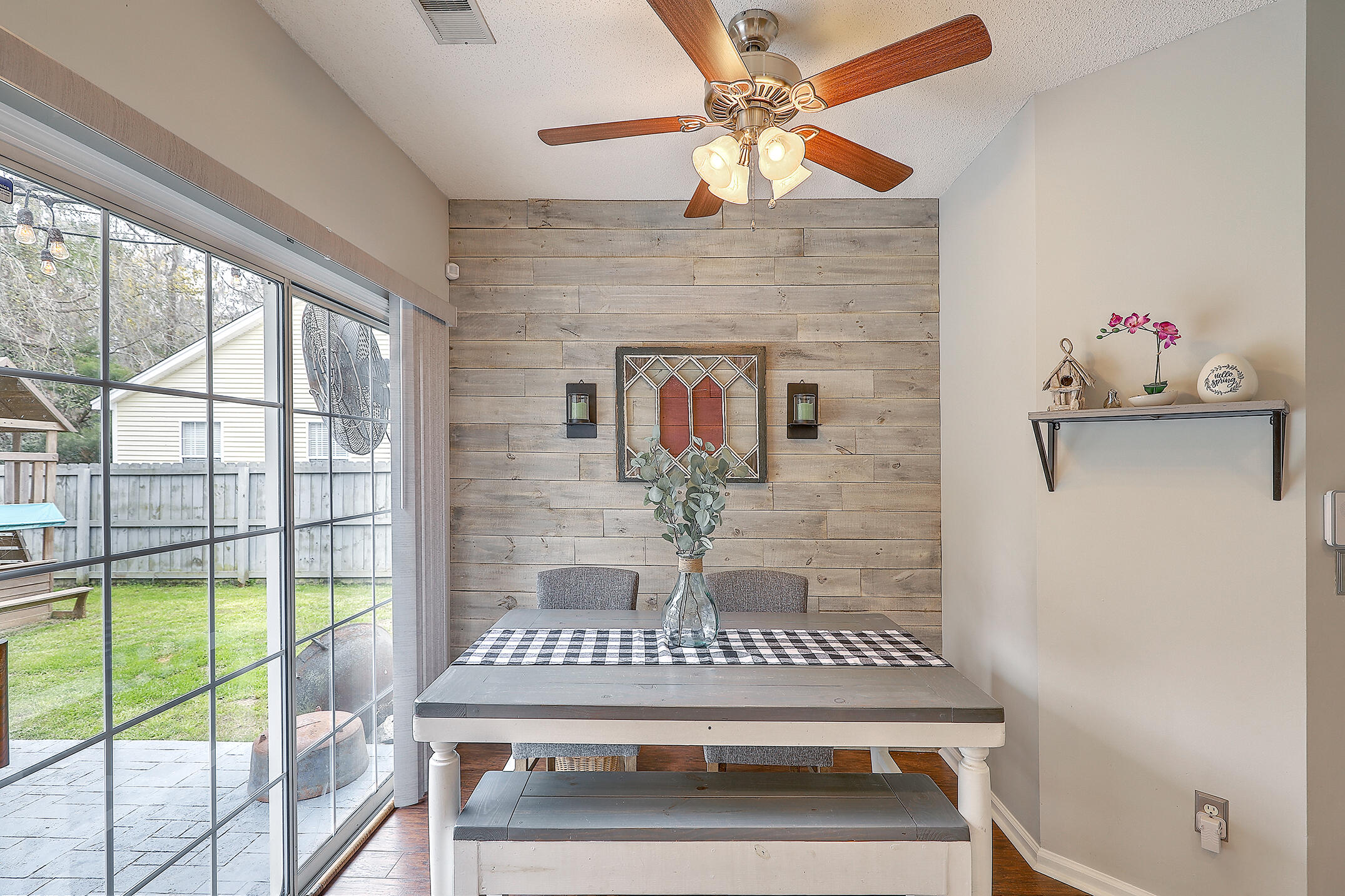 556 Carters Grove Road Charleston, SC 29414 - Photo 17 of 34 Eat-In Kitchen/Brakfast room