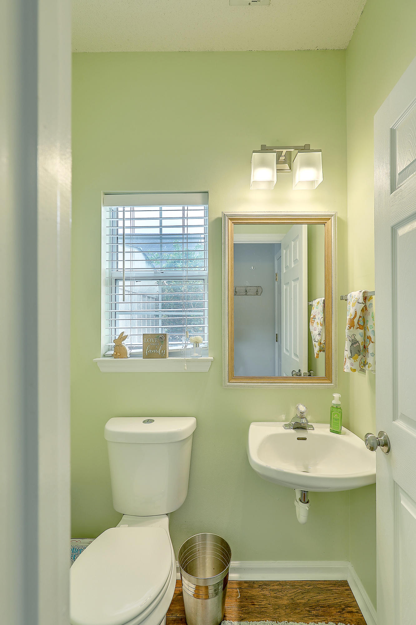 556 Carters Grove Road Charleston, SC 29414 - Photo 20 of 34 Downstais Guest Bath
