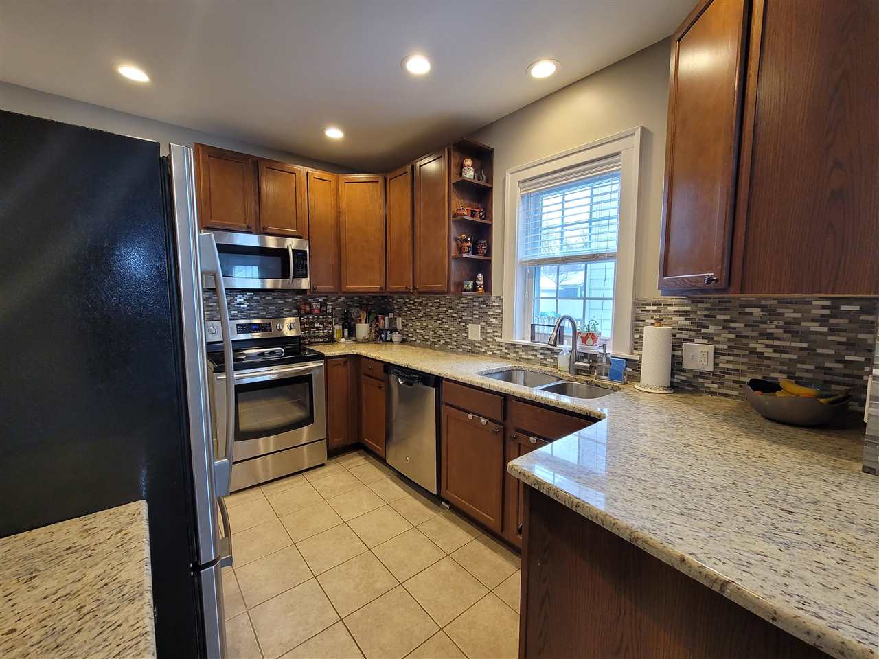 708 Lockwood Road Royal Oak, MI 48067 - Photo 10 of 34