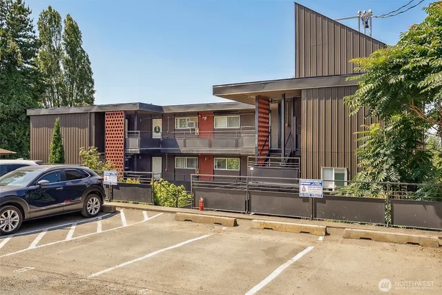 a view of a car park in front of house