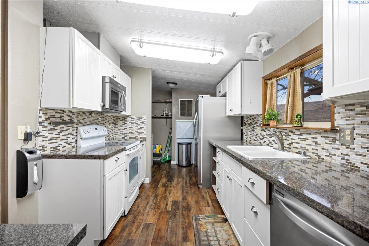 27505 East Ruppert Road Benton City, WA 99320 - Photo 8 of 27 Gallery Image 8