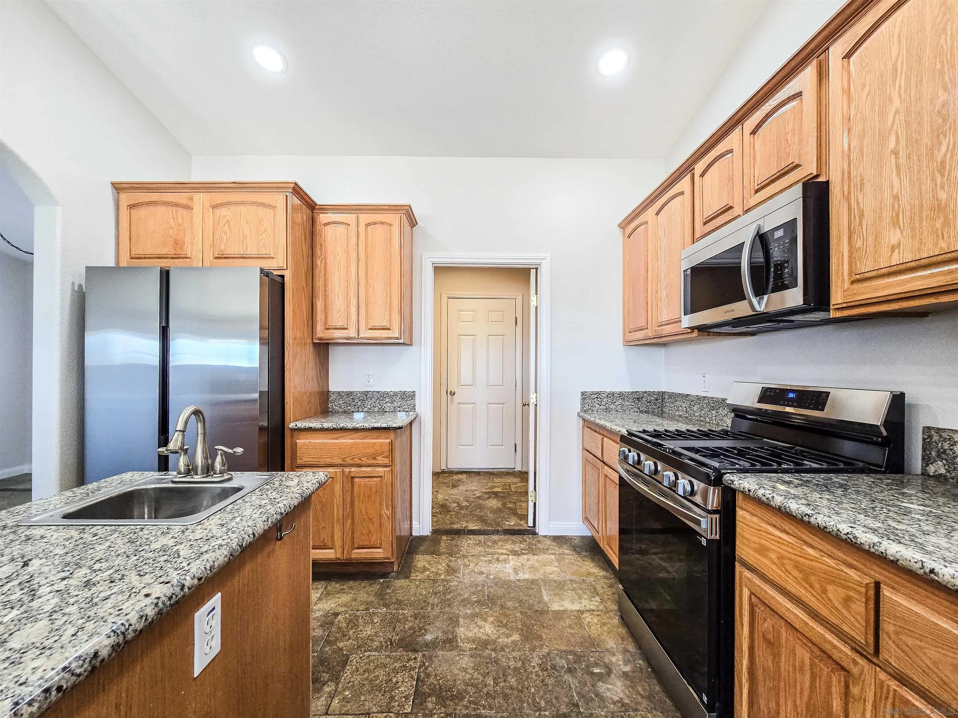 11926 Golden View Road Pinon Hills, CA 92372 - Photo 17 of 56 Gallery Image 17