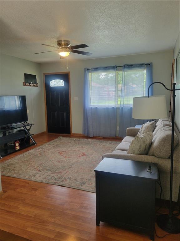 104 Southeast Kingscross Road Blue Springs, MO 64014 - Photo 4 of 14