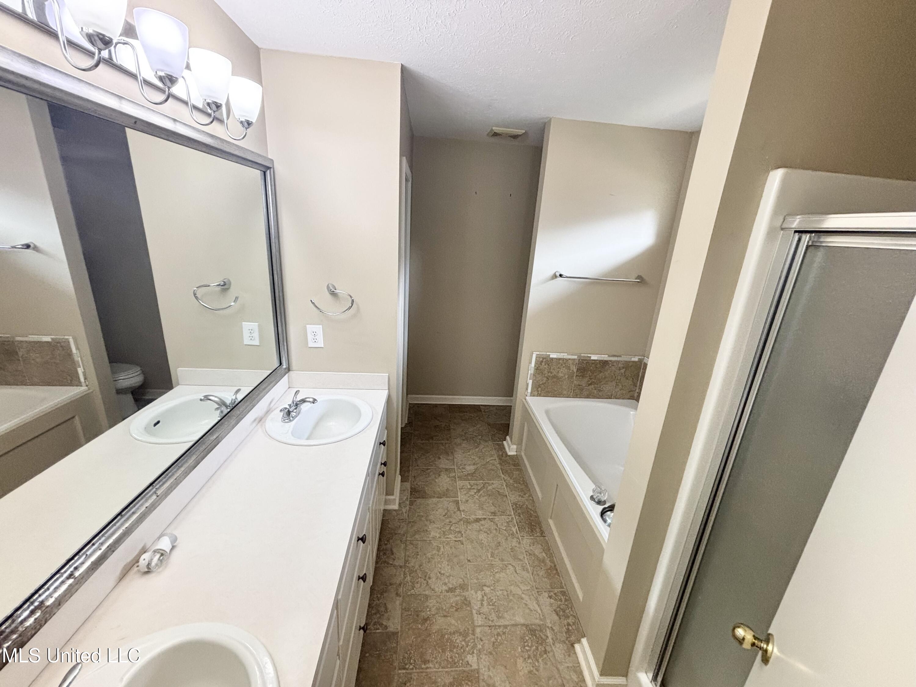 1024 Highland Cove Place Ridgeland, MS 39157 - Photo 8 of 15 Primary Bath