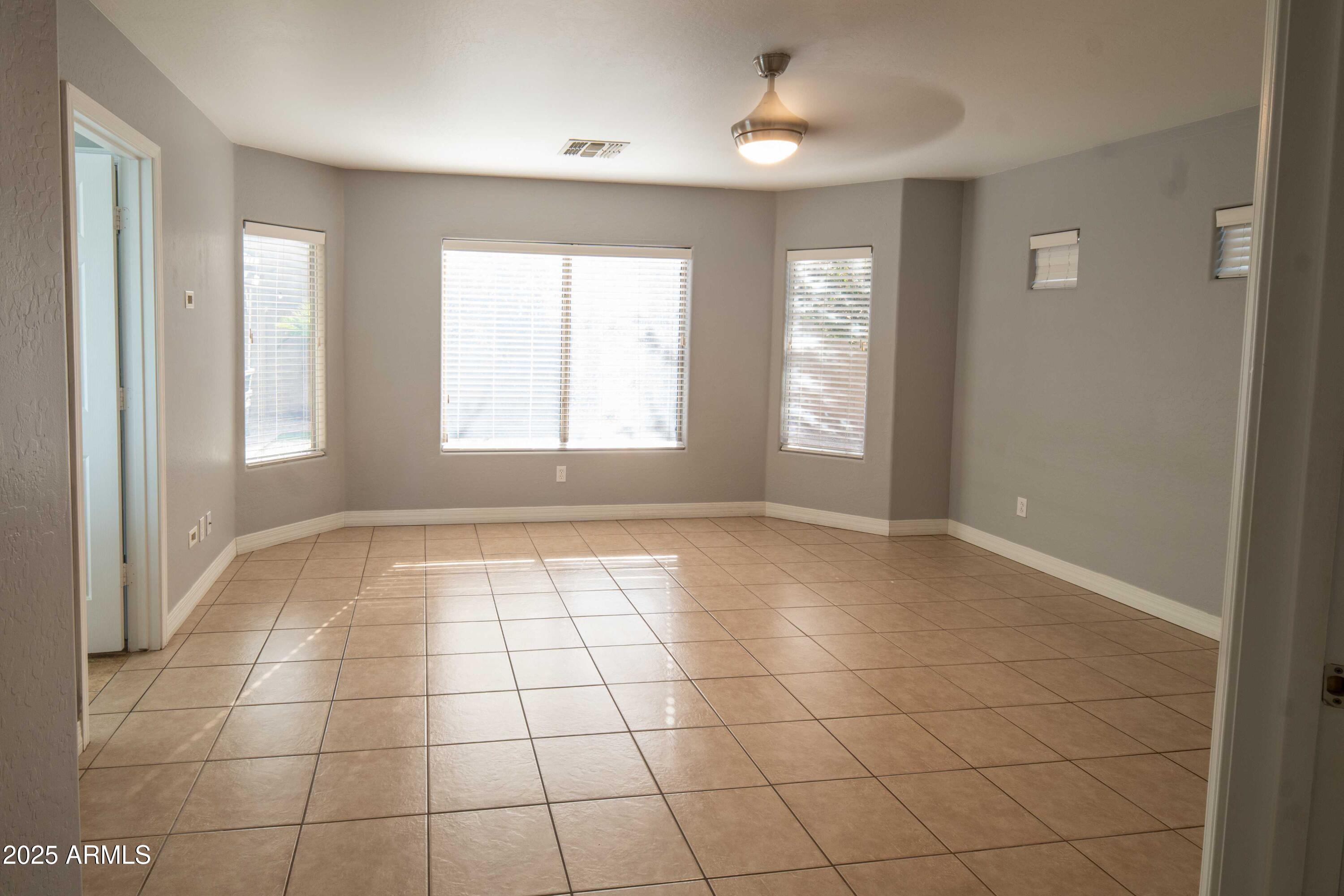 11725 West Flanagan Street Avondale, AZ 85323 - Photo 20 of 39 Primary bedroom