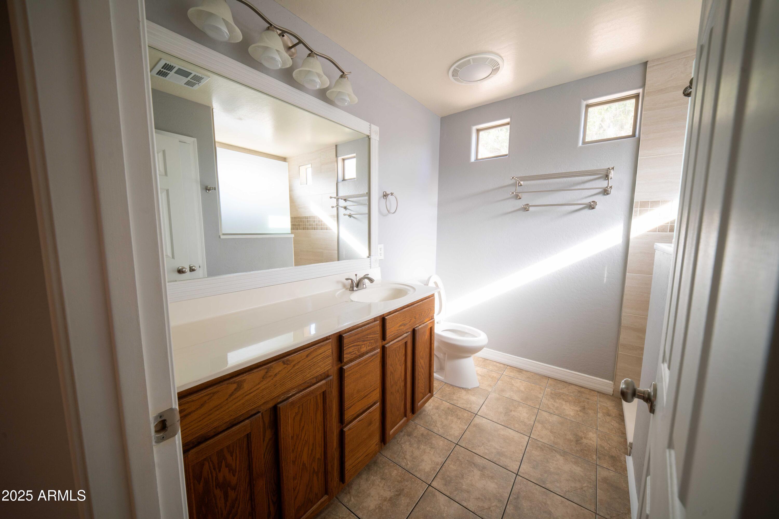 11725 West Flanagan Street Avondale, AZ 85323 - Photo 23 of 39 Primary bath