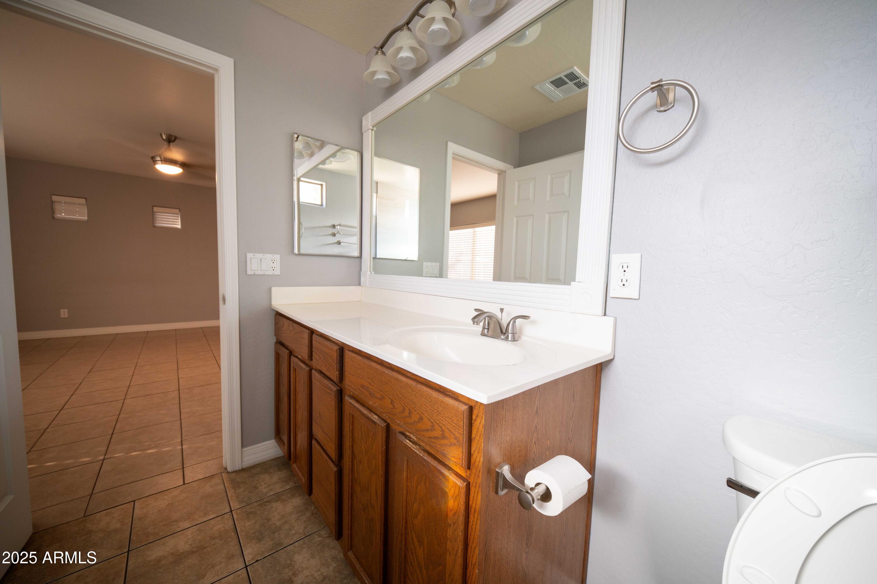 11725 West Flanagan Street Avondale, AZ 85323 - Photo 26 of 39 Primary Bath