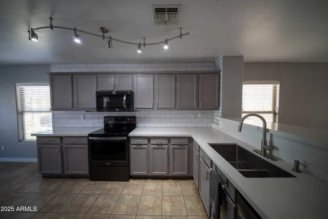 $2,400 | 11725 West Flanagan Street, Avondale, AZ 85323