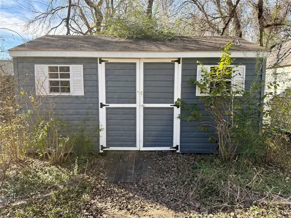 a view of a pathway of house