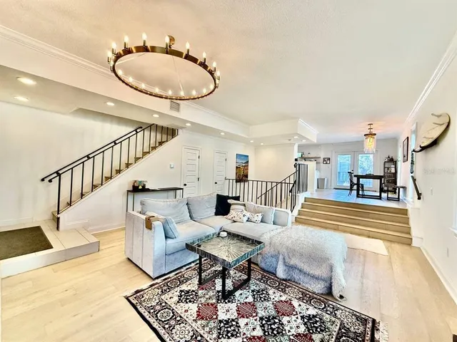 $4,950 | 162 East Davis Boulevard, Tampa, FL 33606