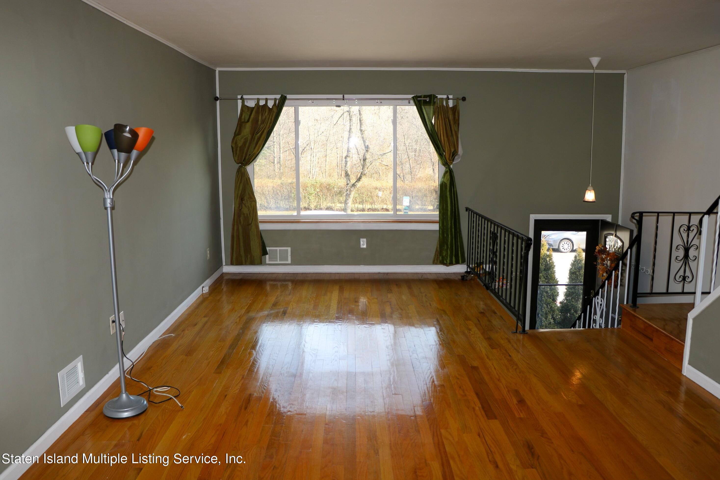 259 Windham Loop Staten Island, NY 10314 - Photo 5 of 42 5FC92C29-8EFD-4D7A-97F2-2C249F348D61