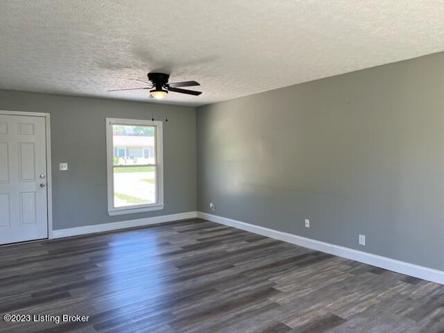 161 Meadowood Road Louisville, KY 40229 - Photo 6 of 30 IMG_4364