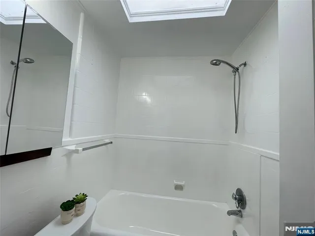 $2,275 | 244 Rock Road, Unit 2, Glen Rock, NJ 07452