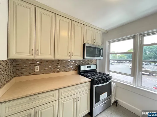 $2,275 | 244 Rock Road, Unit 2, Glen Rock, NJ 07452