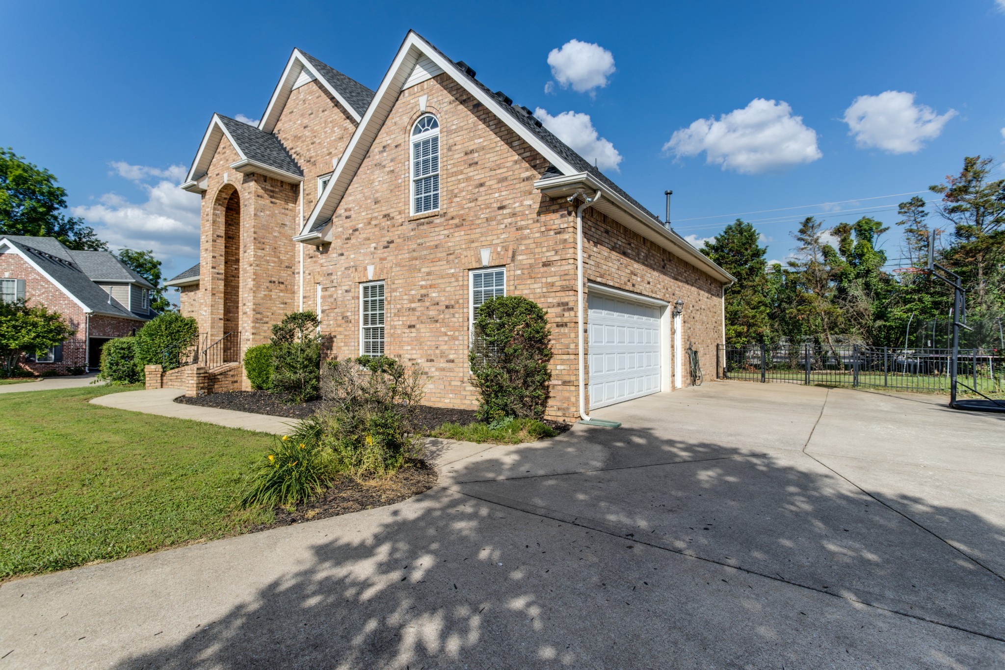 1701 Fallen Acorn Court Murfreesboro, TN 37129 - Photo 2 of 57