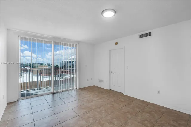 $250,000 | 218 Northwest 12th Avenue, Unit 702, Miami, FL 33128