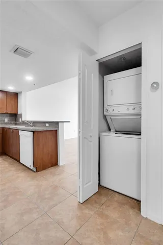 $250,000 | 218 Northwest 12th Avenue, Unit 702, Miami, FL 33128