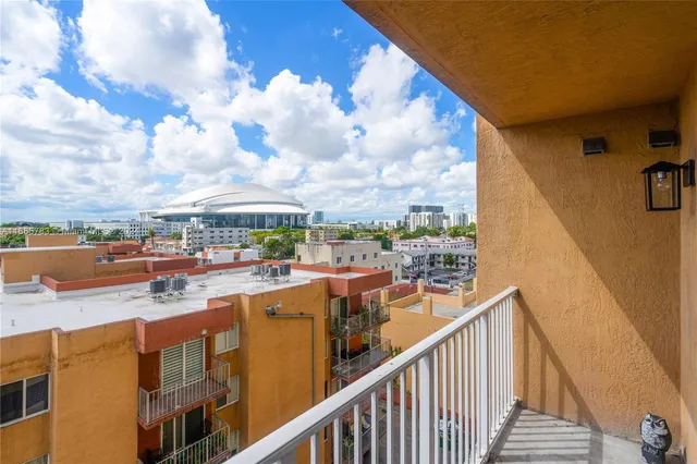 $250,000 | 218 Northwest 12th Avenue, Unit 702, Miami, FL 33128
