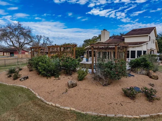 $575,000 | 640 South College Street, La Grange, TX 78945