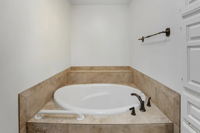 $575,000 | 640 South College Street, La Grange, TX 78945