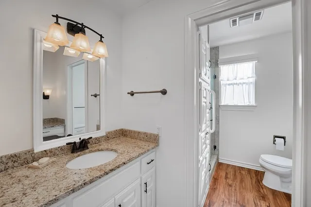 $575,000 | 640 South College Street, La Grange, TX 78945