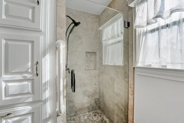 $575,000 | 640 South College Street, La Grange, TX 78945