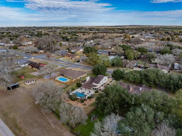 $575,000 | 640 South College Street, La Grange, TX 78945