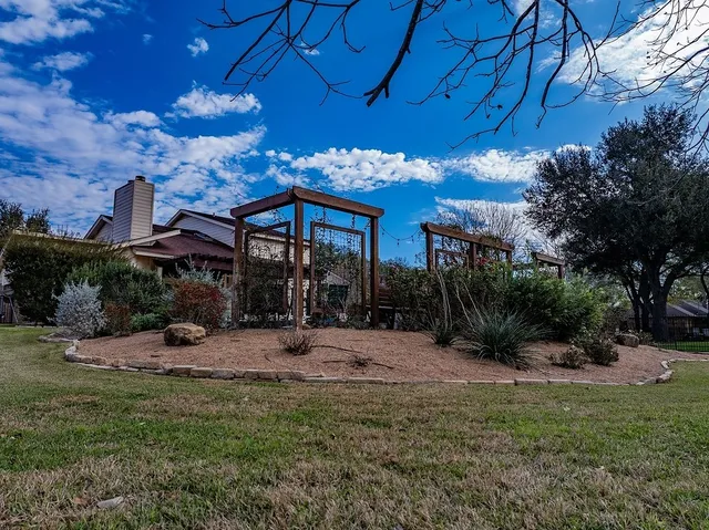 $575,000 | 640 South College Street, La Grange, TX 78945