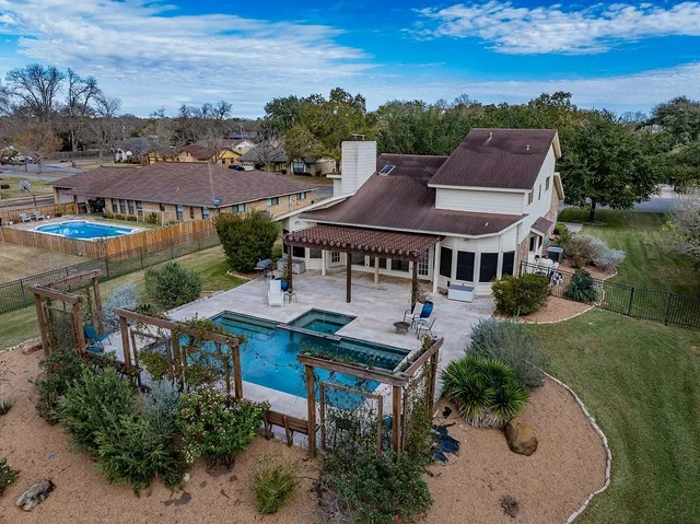 $575,000 | 640 South College Street, La Grange, TX 78945