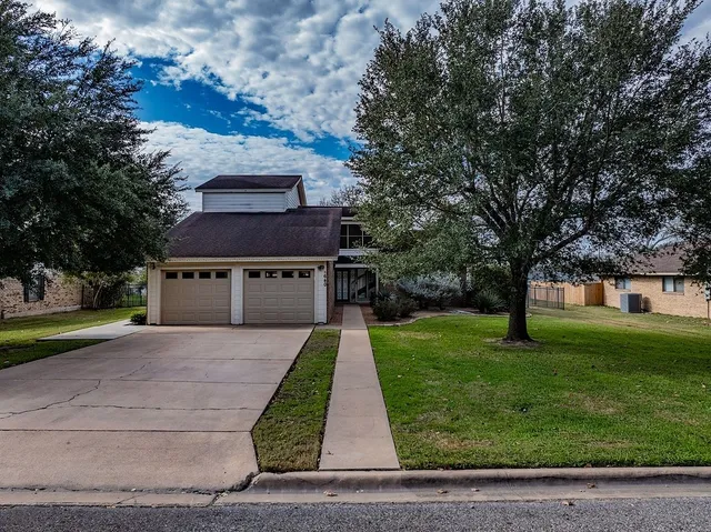 $575,000 | 640 South College Street, La Grange, TX 78945