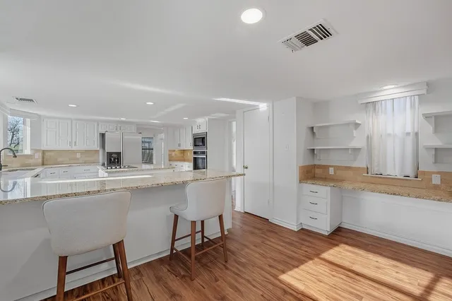 $575,000 | 640 South College Street, La Grange, TX 78945