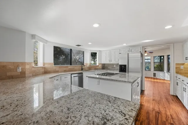 $575,000 | 640 South College Street, La Grange, TX 78945